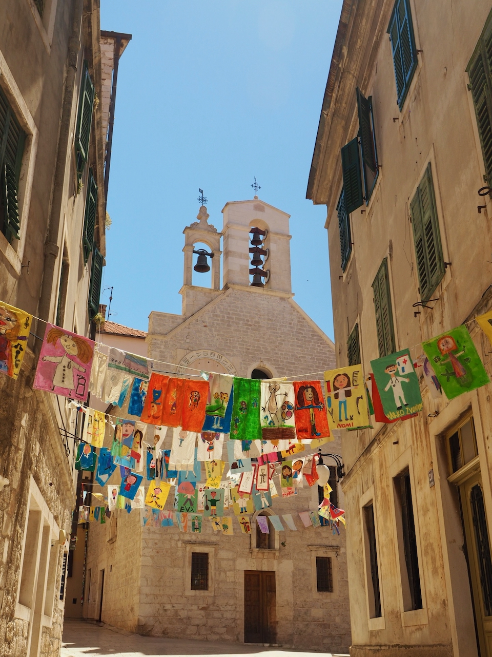 Blick auf die steinerne Altstadt von Šibenik.