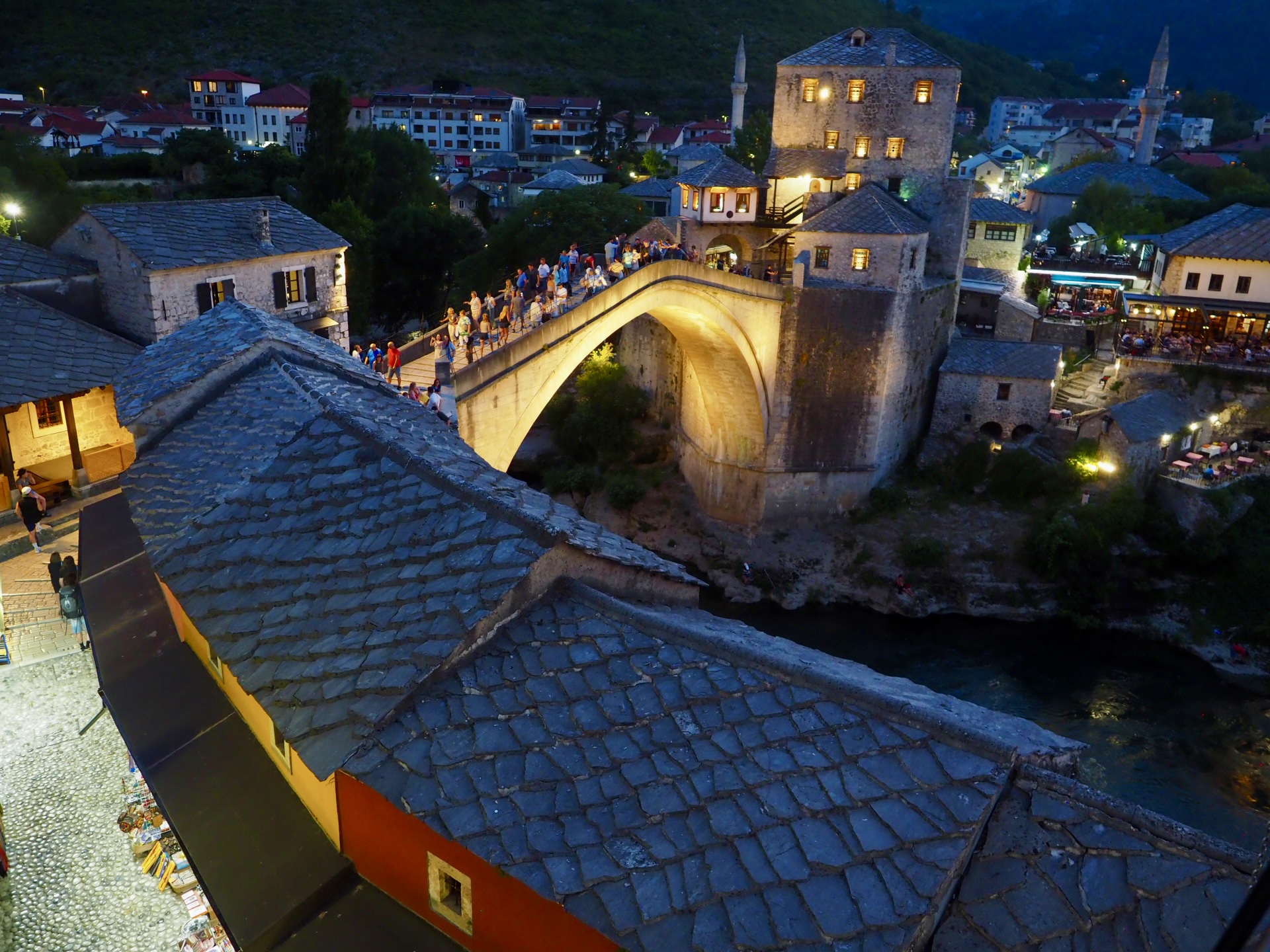 Mostar mit der Alten Brücke in der Abendstimmung